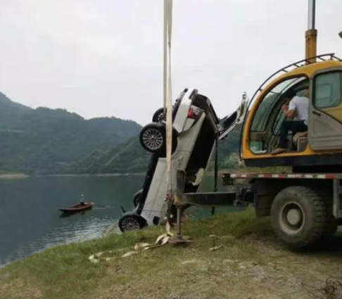 丙綸吊裝帶打撈汽車
