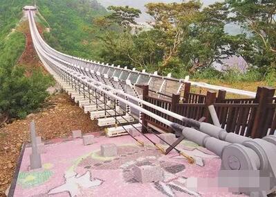 山川琉璃吊橋項(xiàng)目部