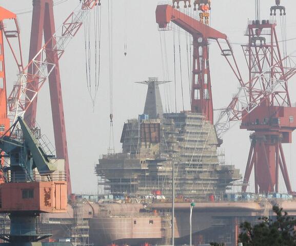 航母吊裝作業(yè)