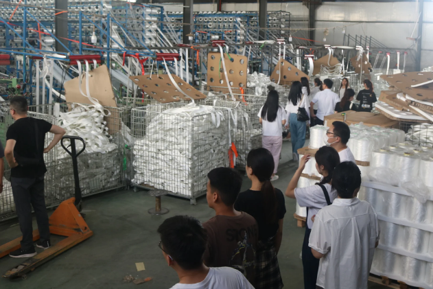 成華機械網(wǎng)絡(luò)運營部同事赴吊裝帶車間學(xué)習(xí)